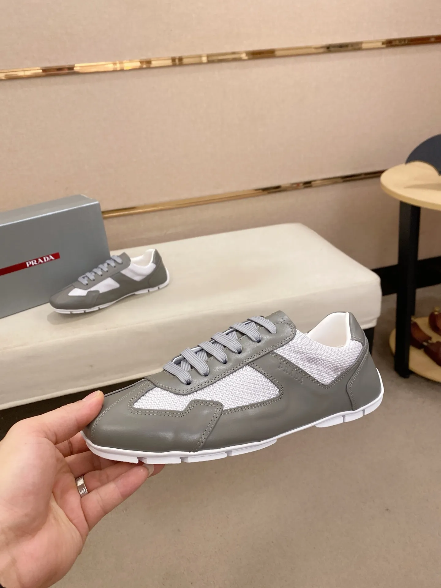 Men's shoes 💰 480💰 ✔️✔️✔️Top high version High-quality new PRADA (Prada) counters are launched at the same time. The new men's shoes and 😘fabrics are purely handmade in Niujing. Lining: Full cowhide lining. 👍🏿High-end☄️Open-molded non-slip rubber outsole, exquisite lines, simple and elegant, comfortable and high-end for leisure travel. Code number: 38-44. Can be customized45